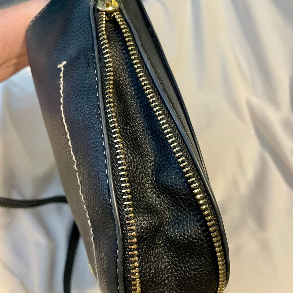 *EUC* Steve Madden Crossbody Bag - Black - SM Logo - Leather - 9.5” x 9” x 2.5” - Picture 7 of 14